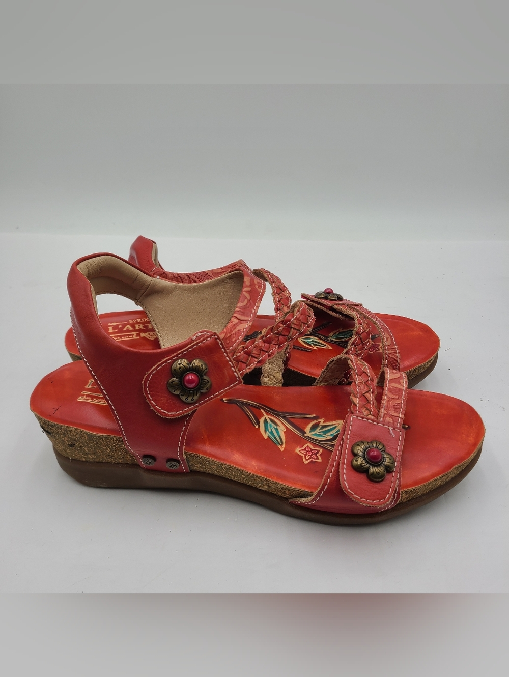 B27 L'Artiste Spring Step Elenee Sandals Floral Embossed Leather Wedge 40